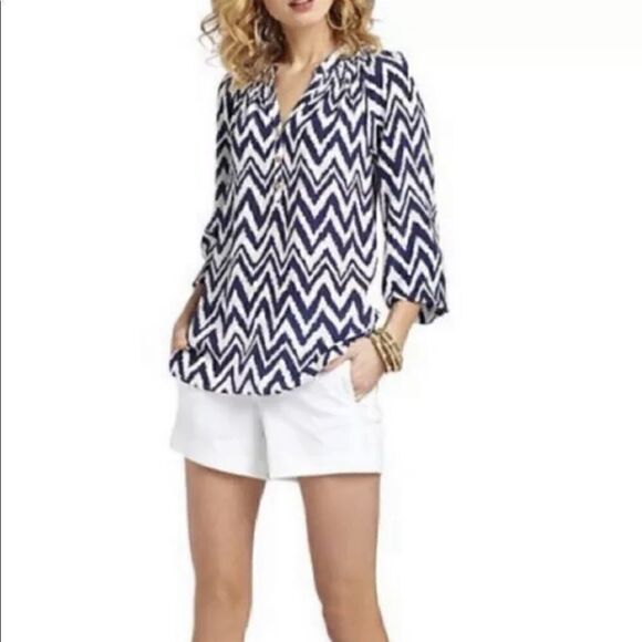 Lilly Pulitzer Elsa Silk Top in Navy & White
Seagull Print - Picture 3 of 16